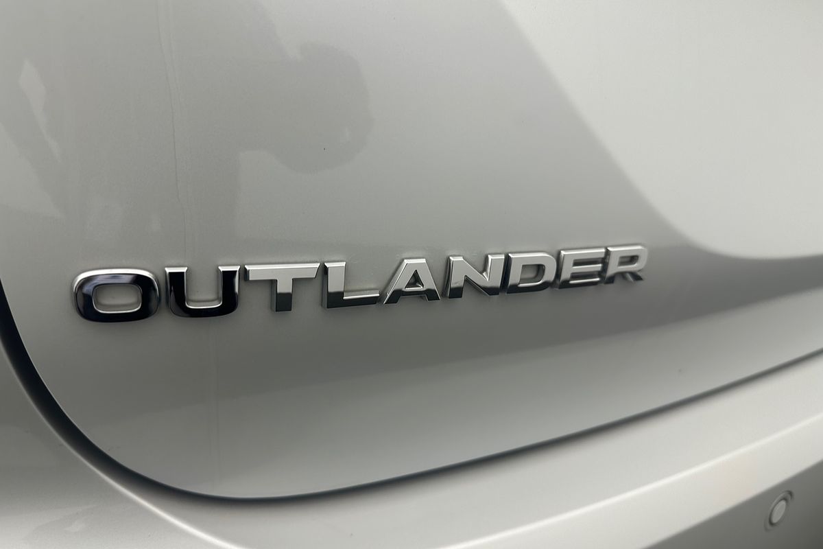 2022 Mitsubishi Outlander PHEV Exceed ZM