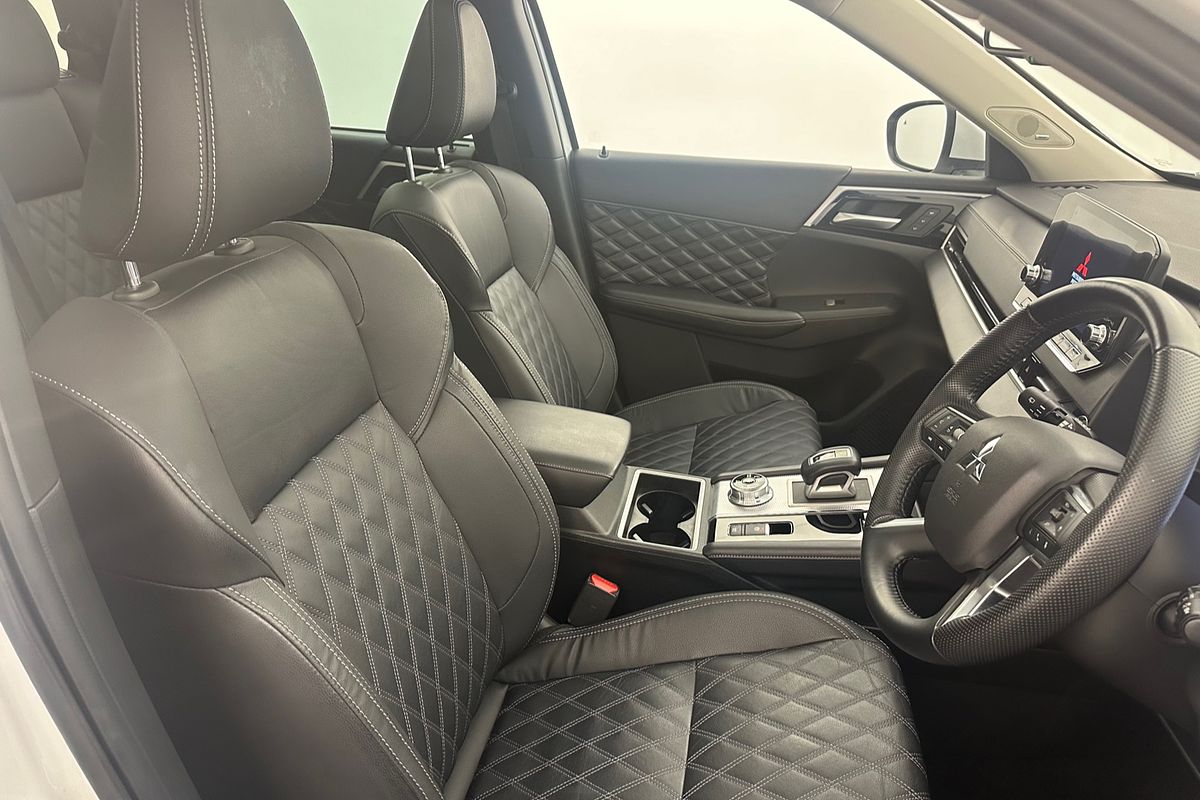 2022 Mitsubishi Outlander PHEV Exceed ZM