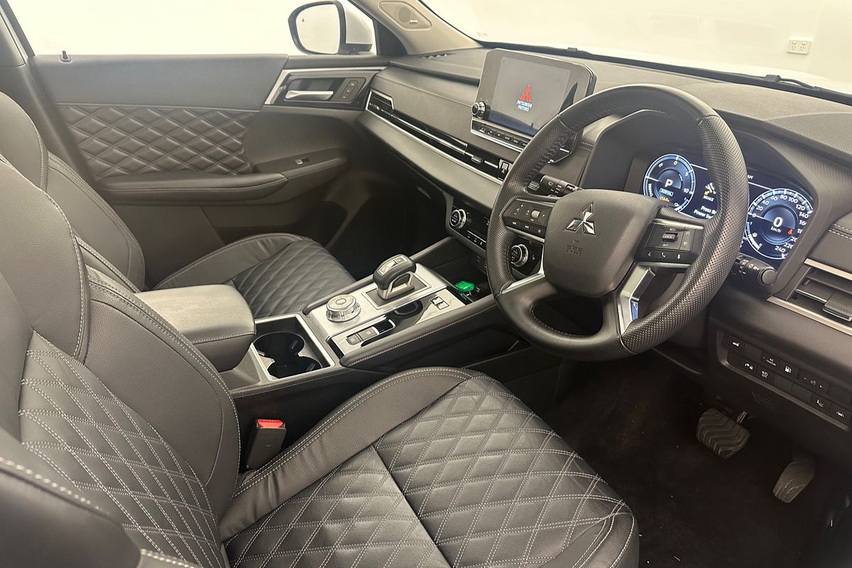 2022 Mitsubishi Outlander PHEV Exceed ZM