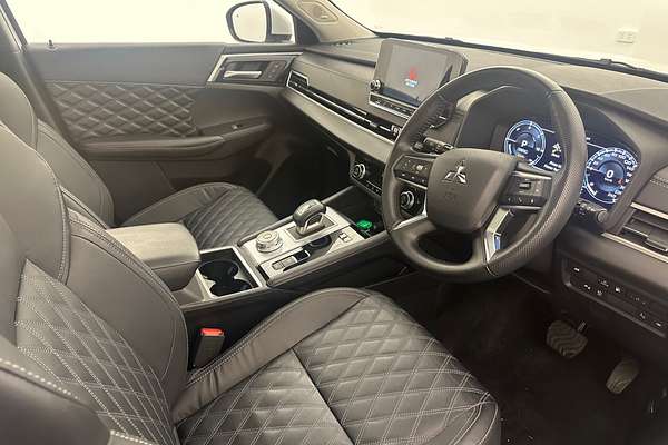 2022 Mitsubishi Outlander PHEV Exceed ZM