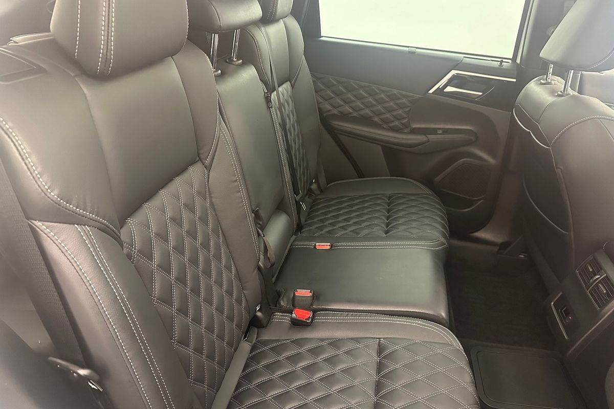 2022 Mitsubishi Outlander PHEV Exceed ZM