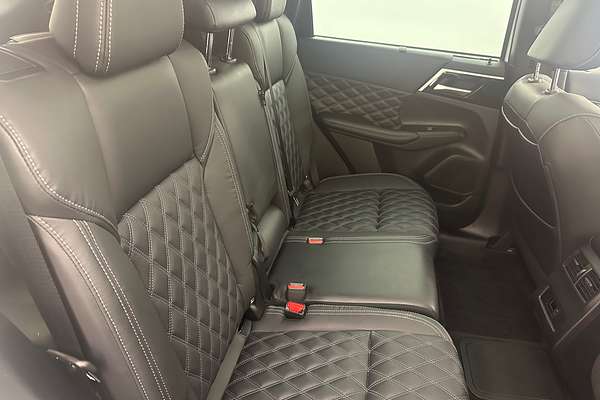 2022 Mitsubishi Outlander PHEV Exceed ZM