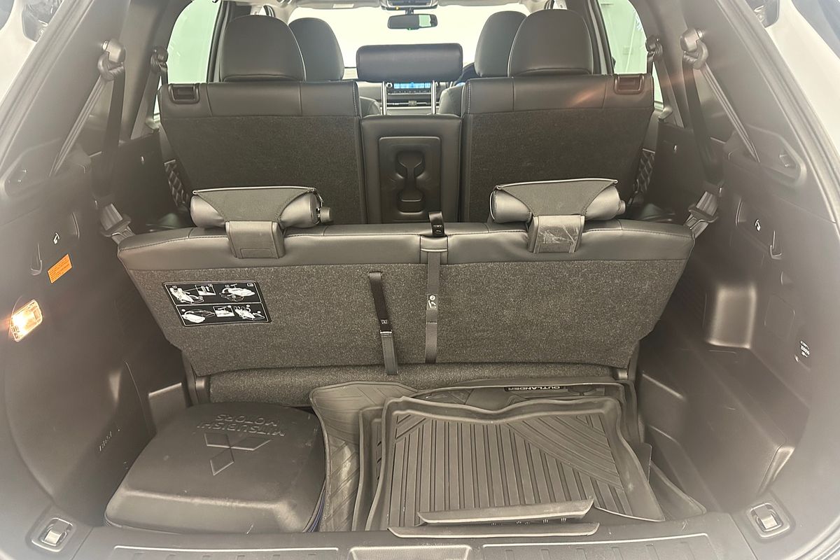 2022 Mitsubishi Outlander PHEV Exceed ZM