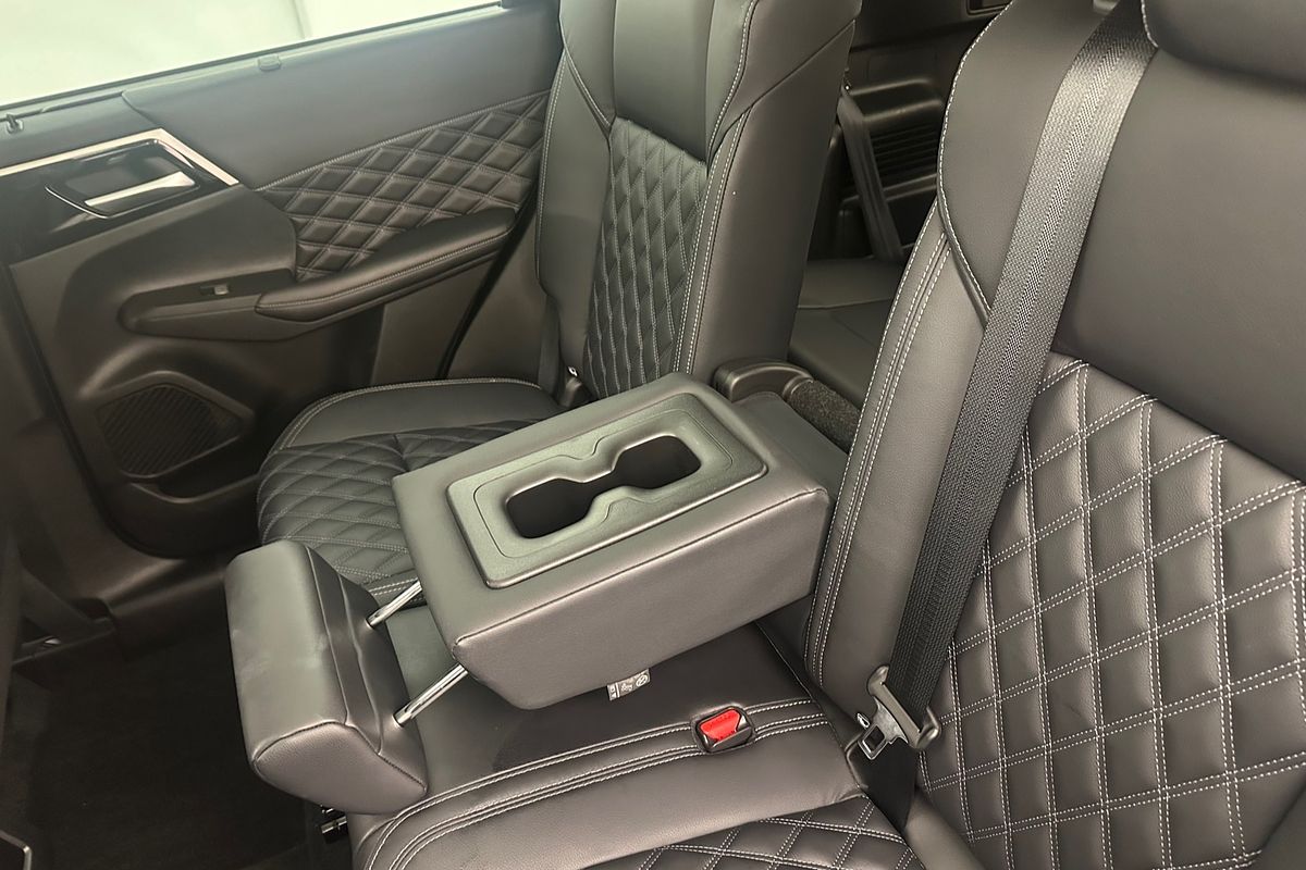 2022 Mitsubishi Outlander PHEV Exceed ZM