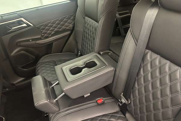 2022 Mitsubishi Outlander PHEV Exceed ZM