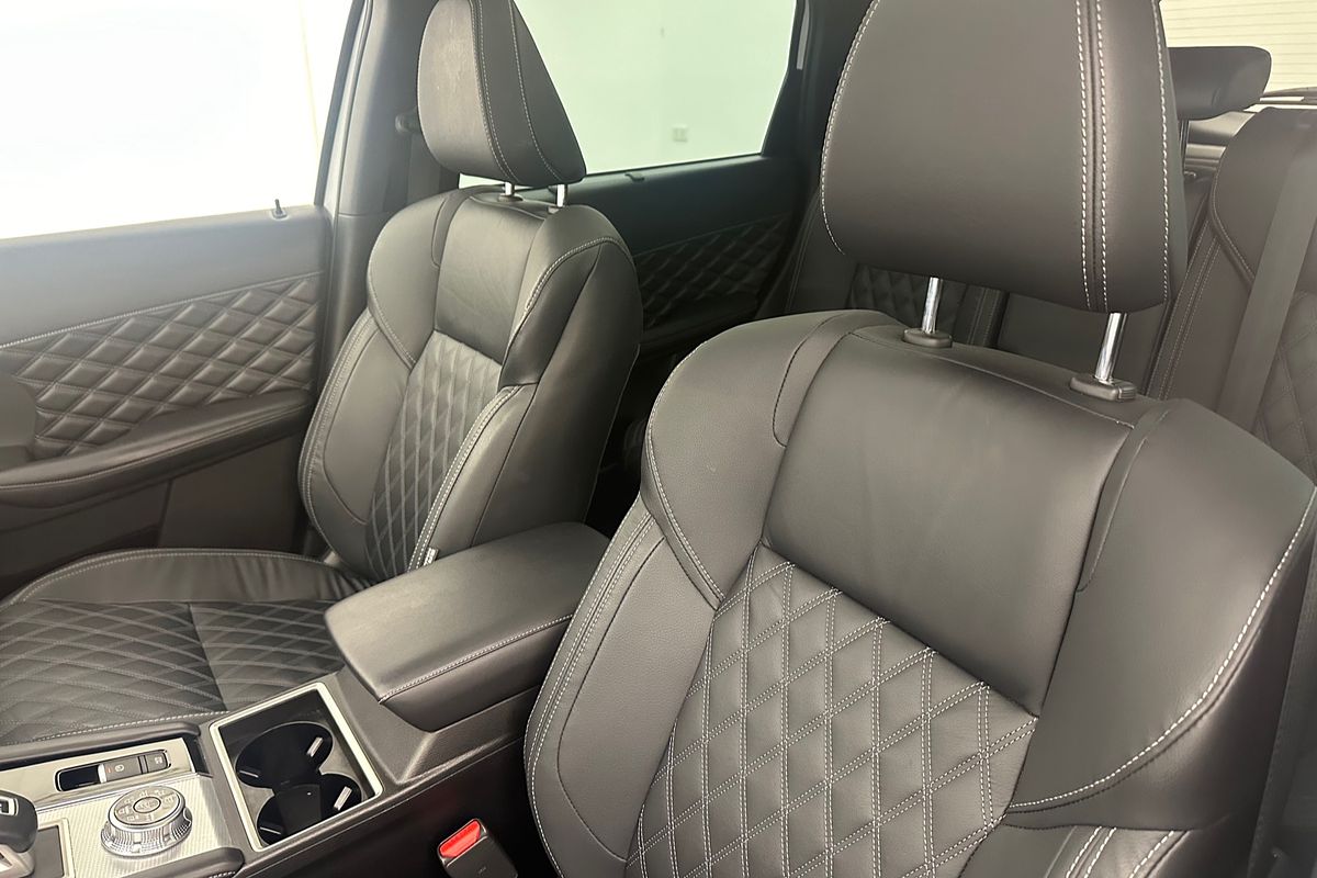2022 Mitsubishi Outlander PHEV Exceed ZM