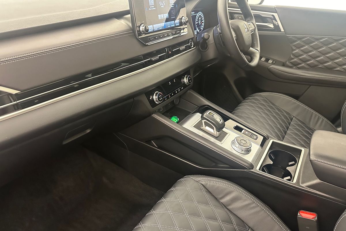 2022 Mitsubishi Outlander PHEV Exceed ZM