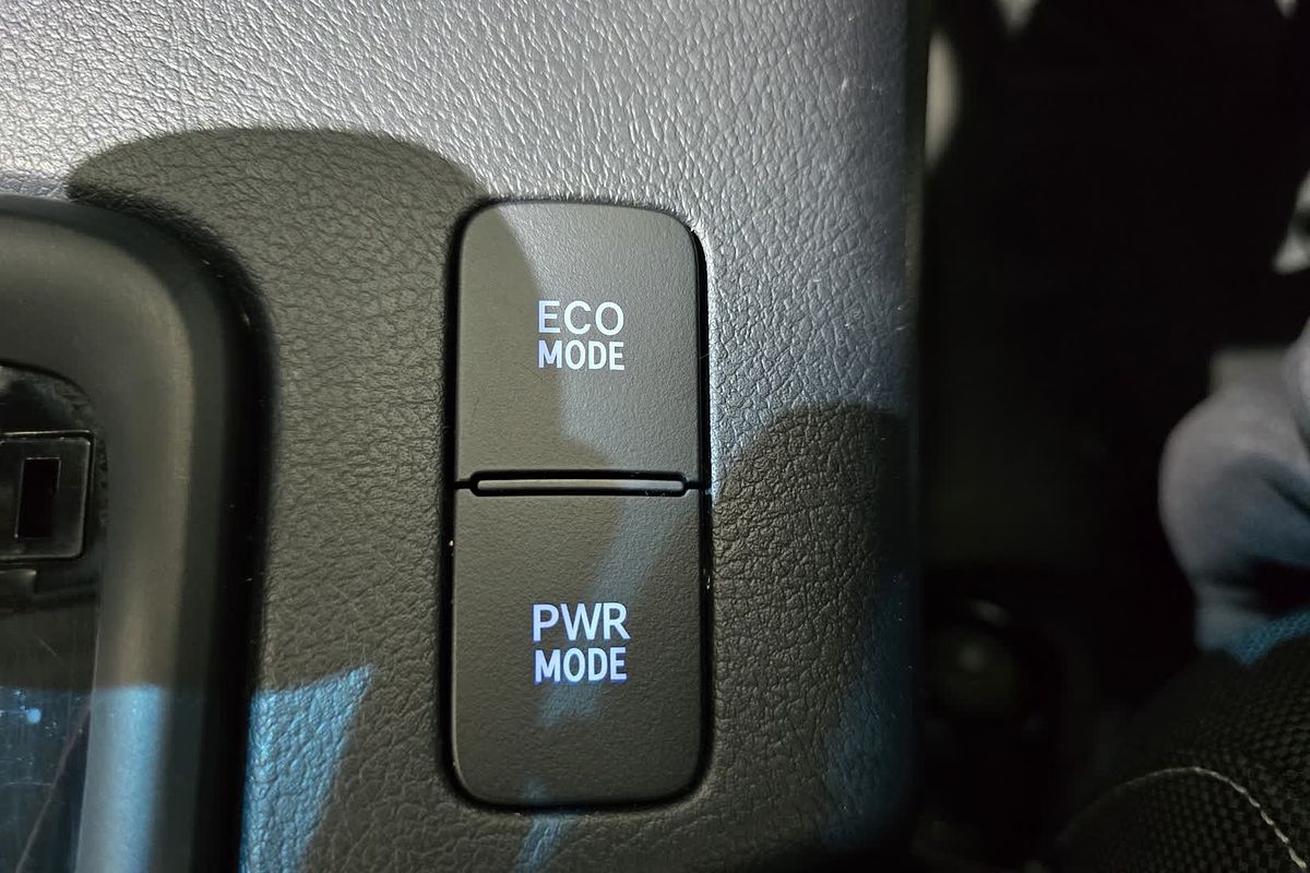 2018 Toyota Hilux Hilux 4x4 SR 2.8L T Diesel Automatic Double Cab GUN126R 4X4