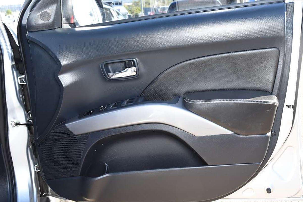 2011 Mitsubishi OUTLANDER LS ZH