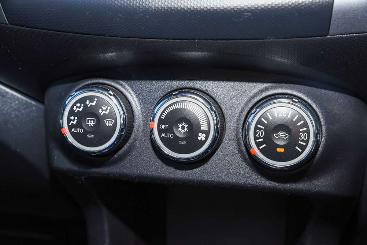 2011 Mitsubishi OUTLANDER LS ZH