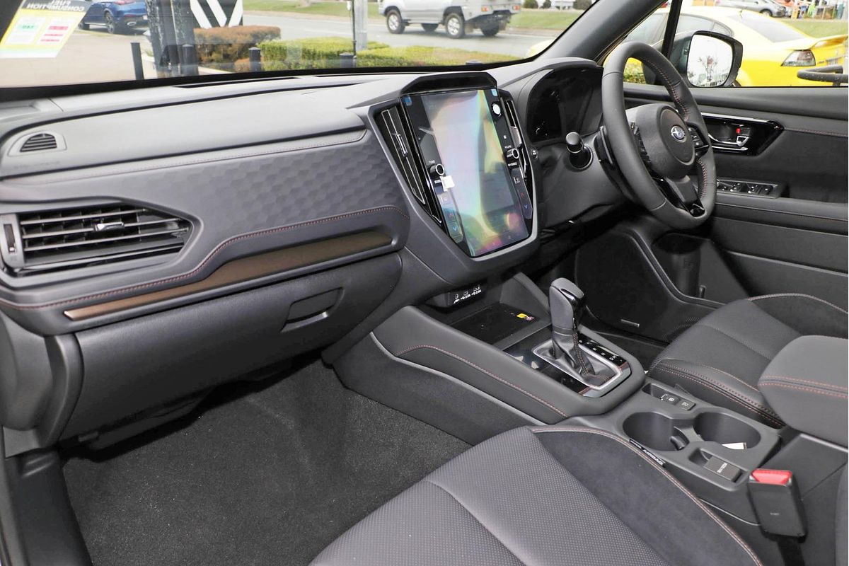 2025 Subaru Forester Hybrid Touring S6