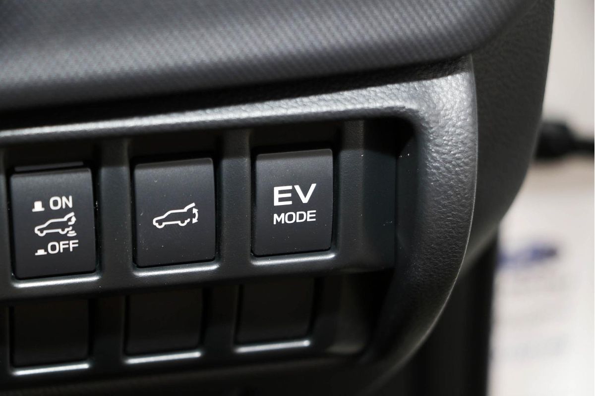 2025 Subaru Forester Hybrid Touring S6