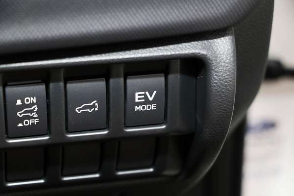 2025 Subaru Forester Hybrid Touring S6