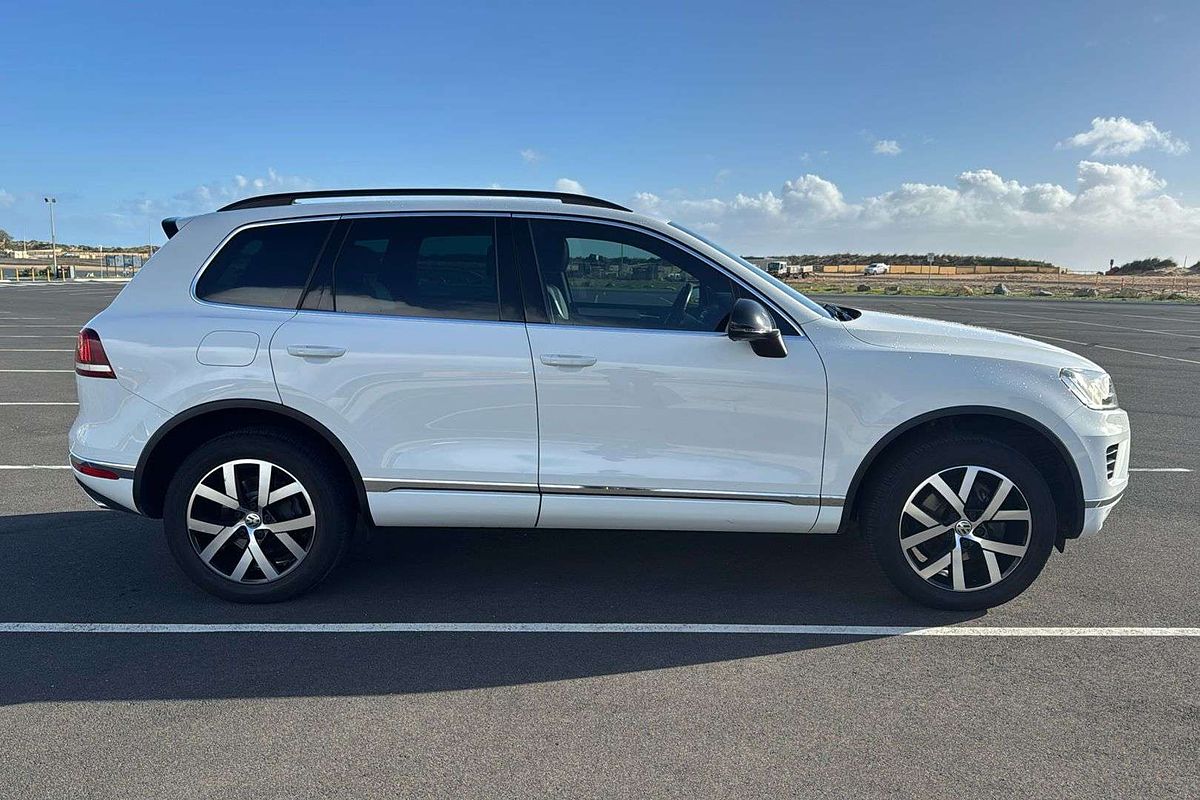 2018 Volkswagen Touareg Monochrome 7P
