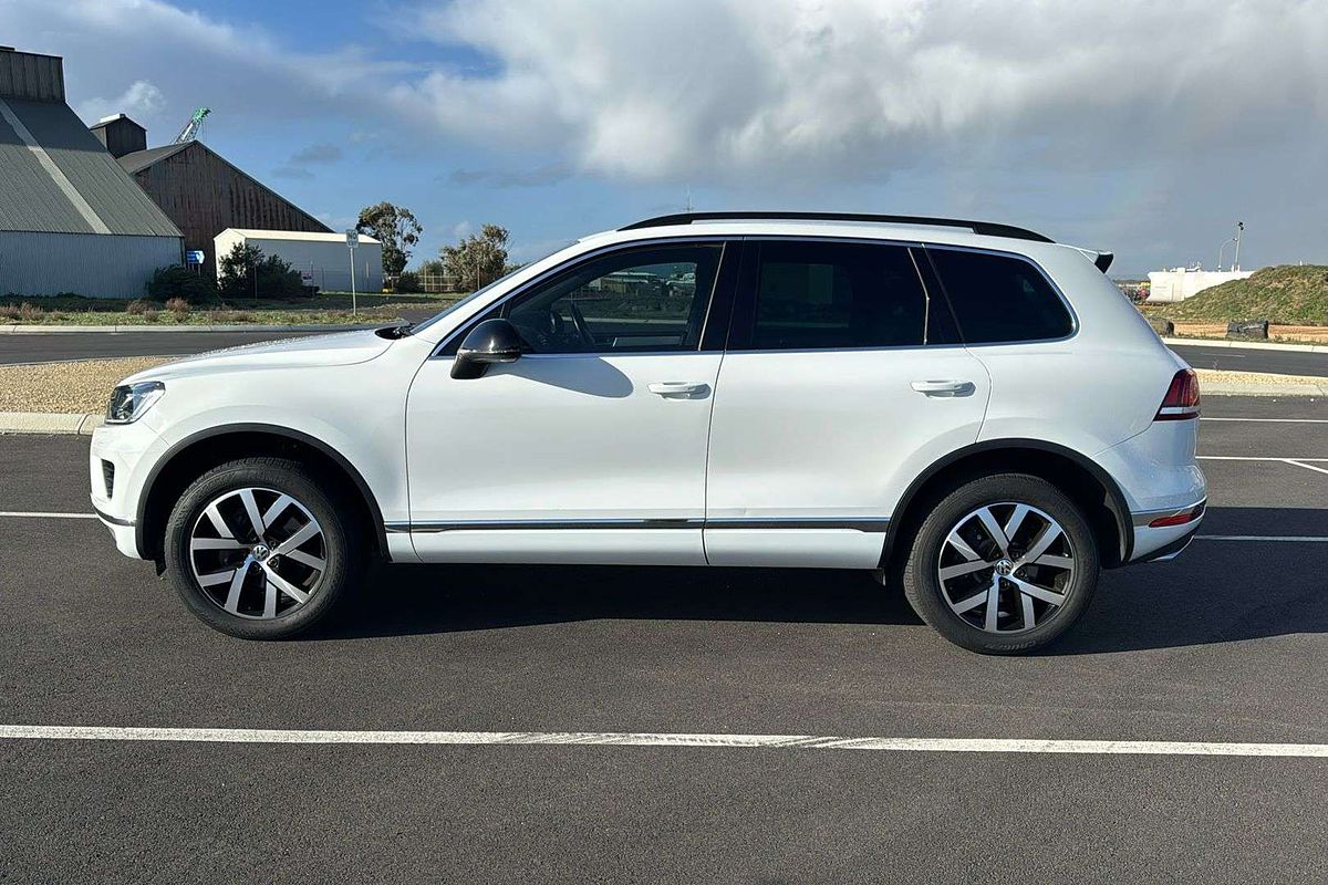 2018 Volkswagen Touareg Monochrome 7P