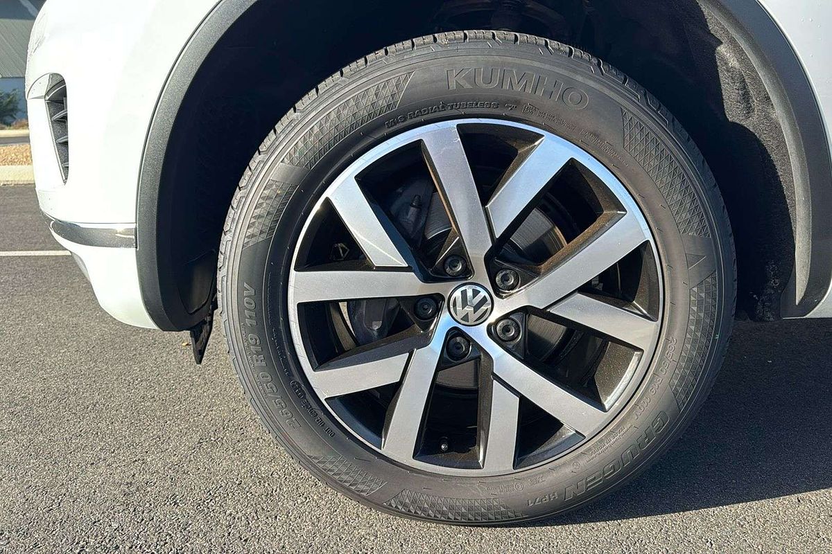 2018 Volkswagen Touareg Monochrome 7P