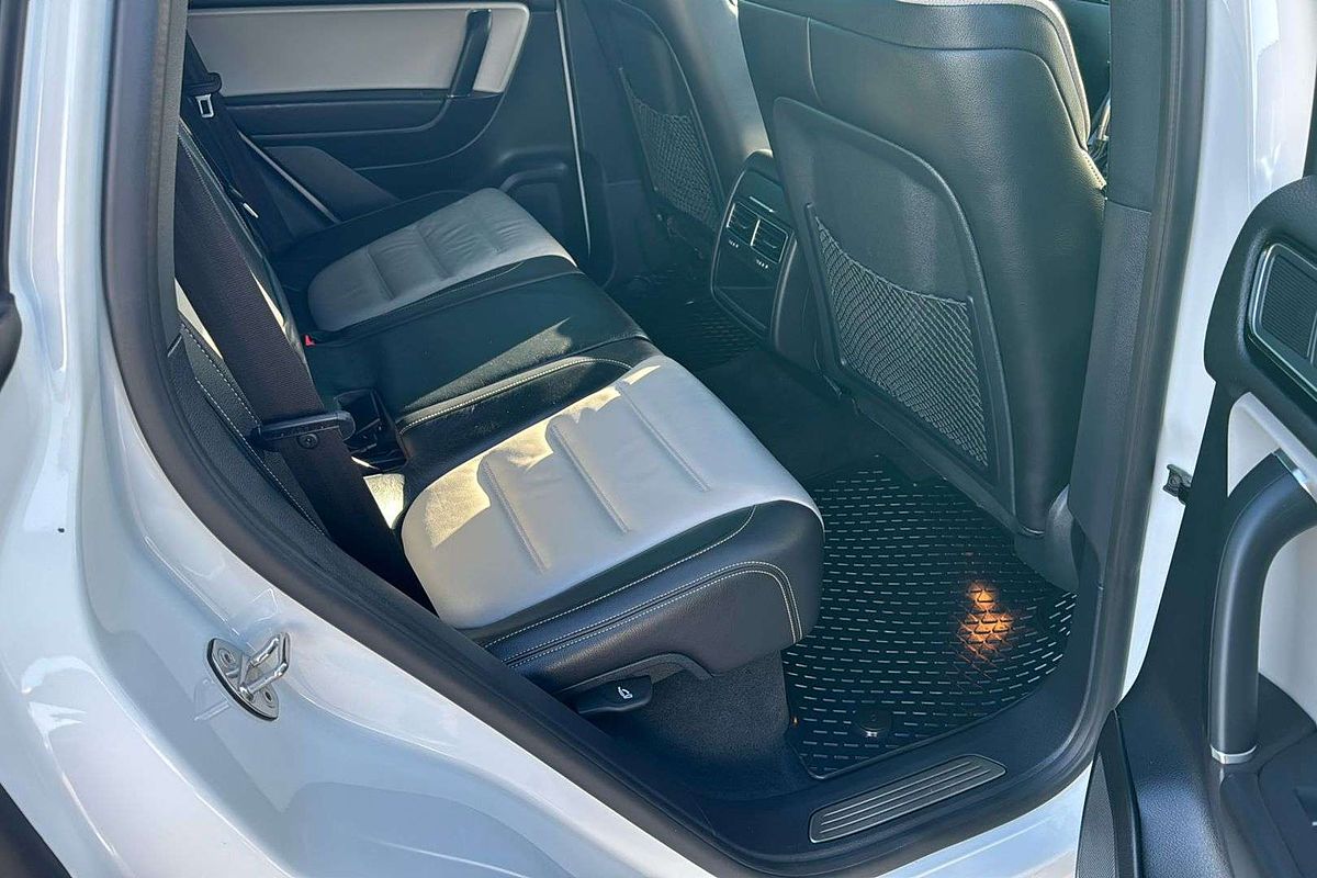 2018 Volkswagen Touareg Monochrome 7P