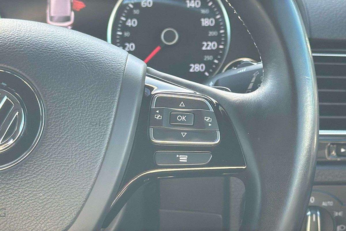 2018 Volkswagen Touareg Monochrome 7P