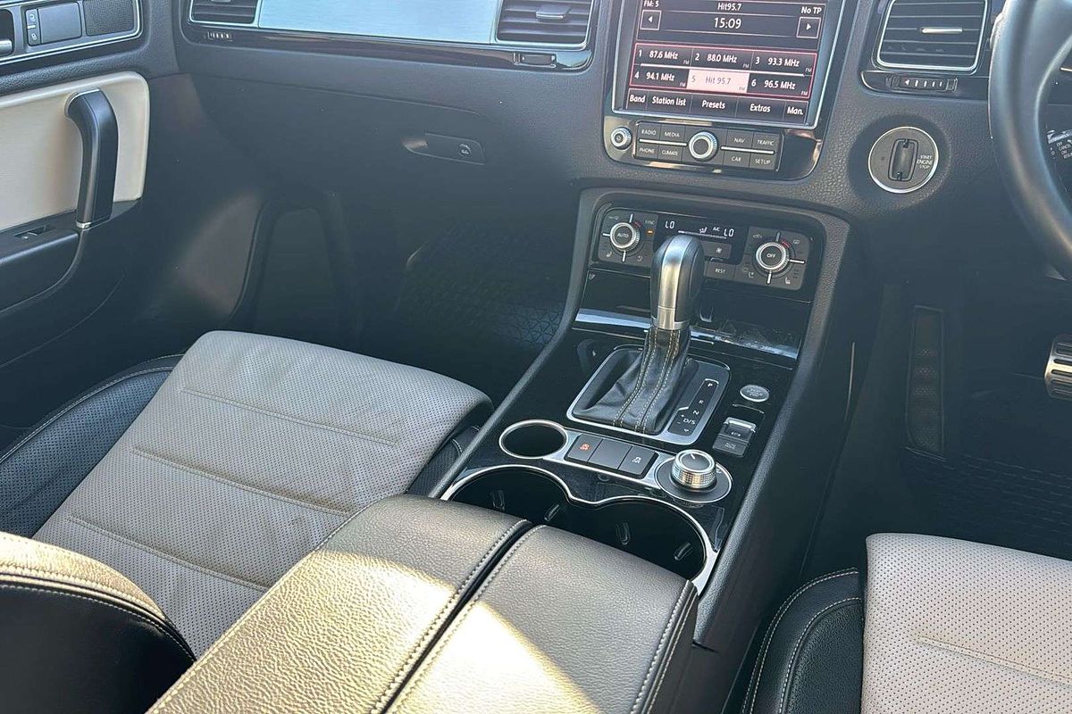 2018 Volkswagen Touareg Monochrome 7P