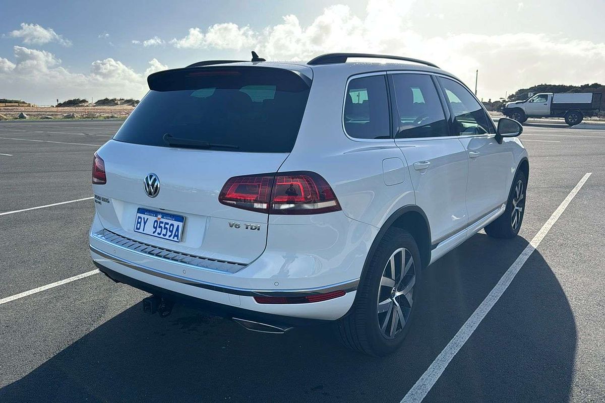 2018 Volkswagen Touareg Monochrome 7P