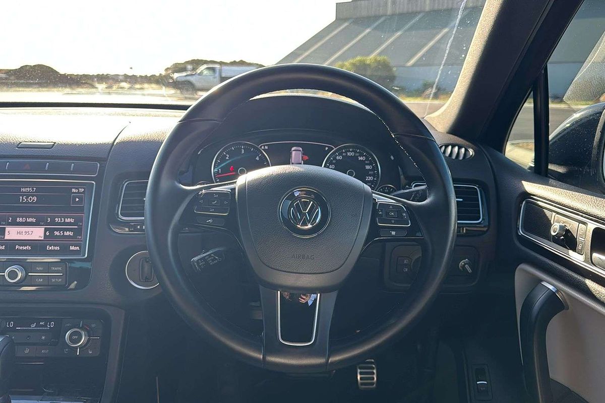 2018 Volkswagen Touareg Monochrome 7P