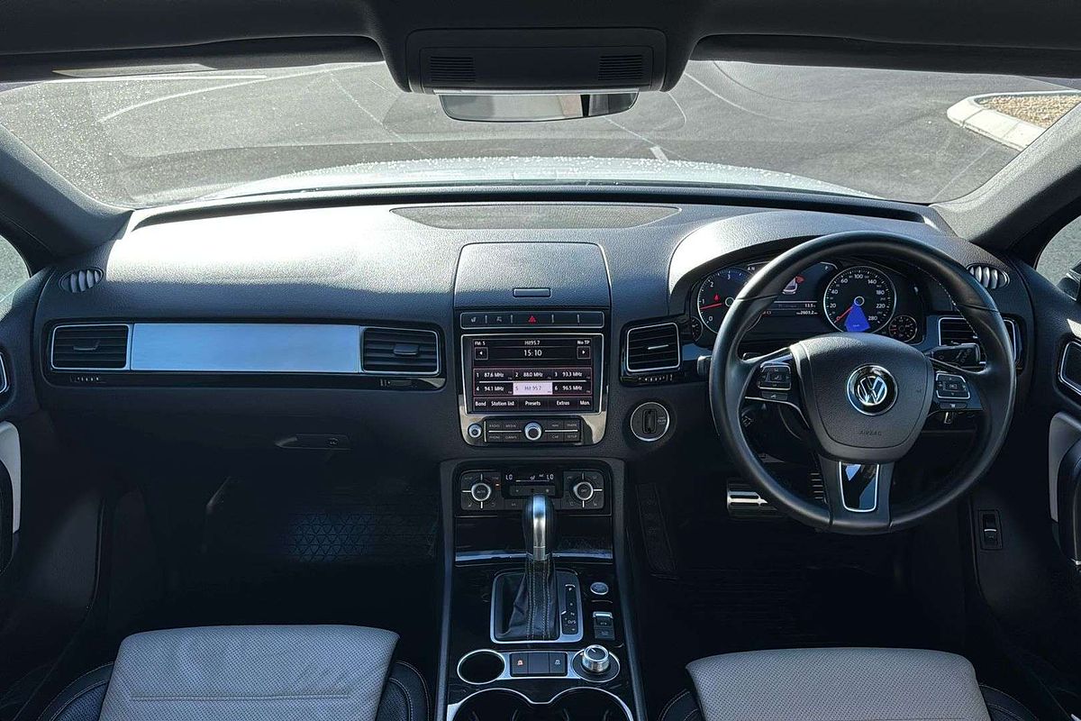 2018 Volkswagen Touareg Monochrome 7P