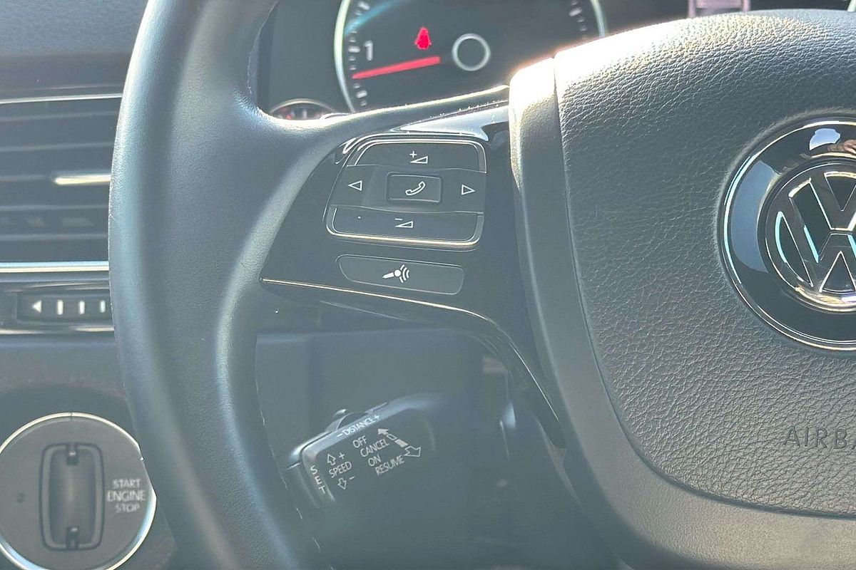 2018 Volkswagen Touareg Monochrome 7P