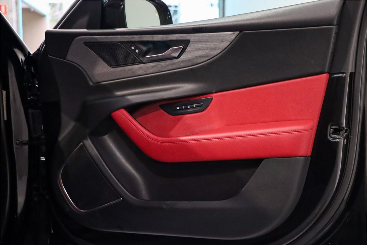 2019 Jaguar XE P300 R-Dynamic SE X760