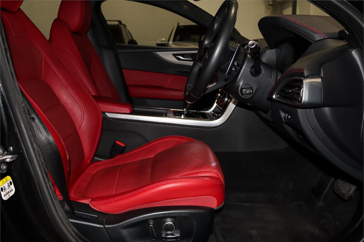 2019 Jaguar XE P300 R-Dynamic SE X760