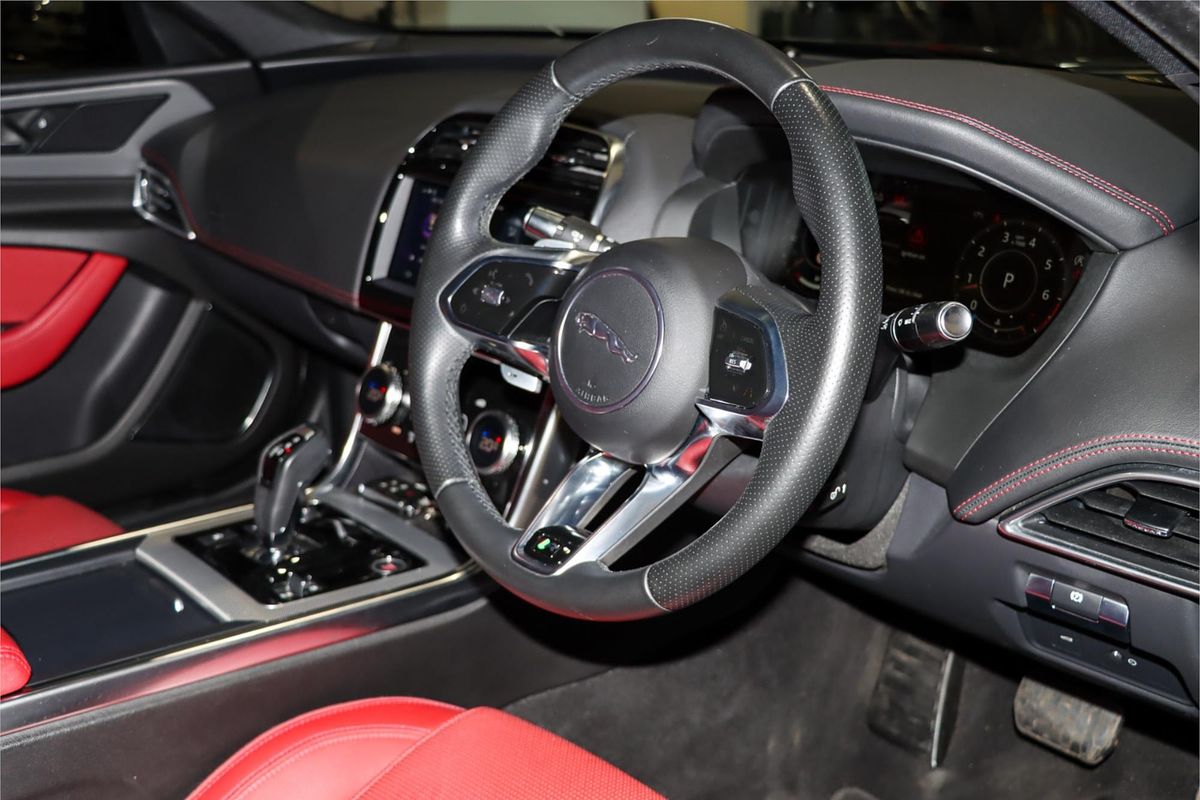 2019 Jaguar XE P300 R-Dynamic SE X760