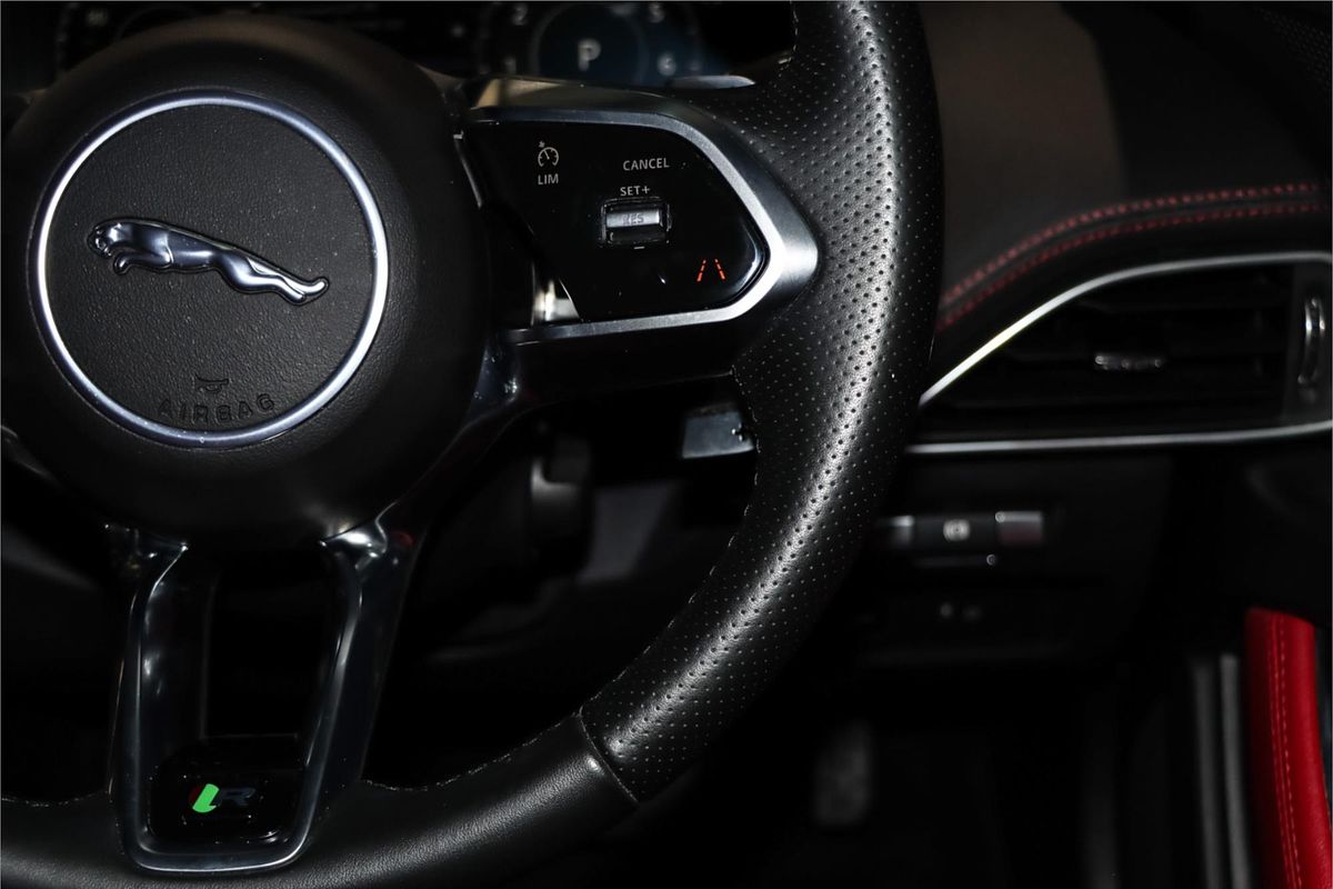 2019 Jaguar XE P300 R-Dynamic SE X760