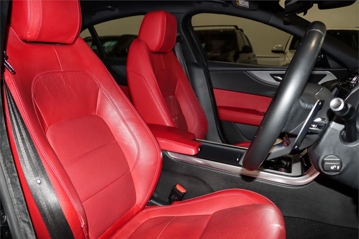 2019 Jaguar XE P300 R-Dynamic SE X760