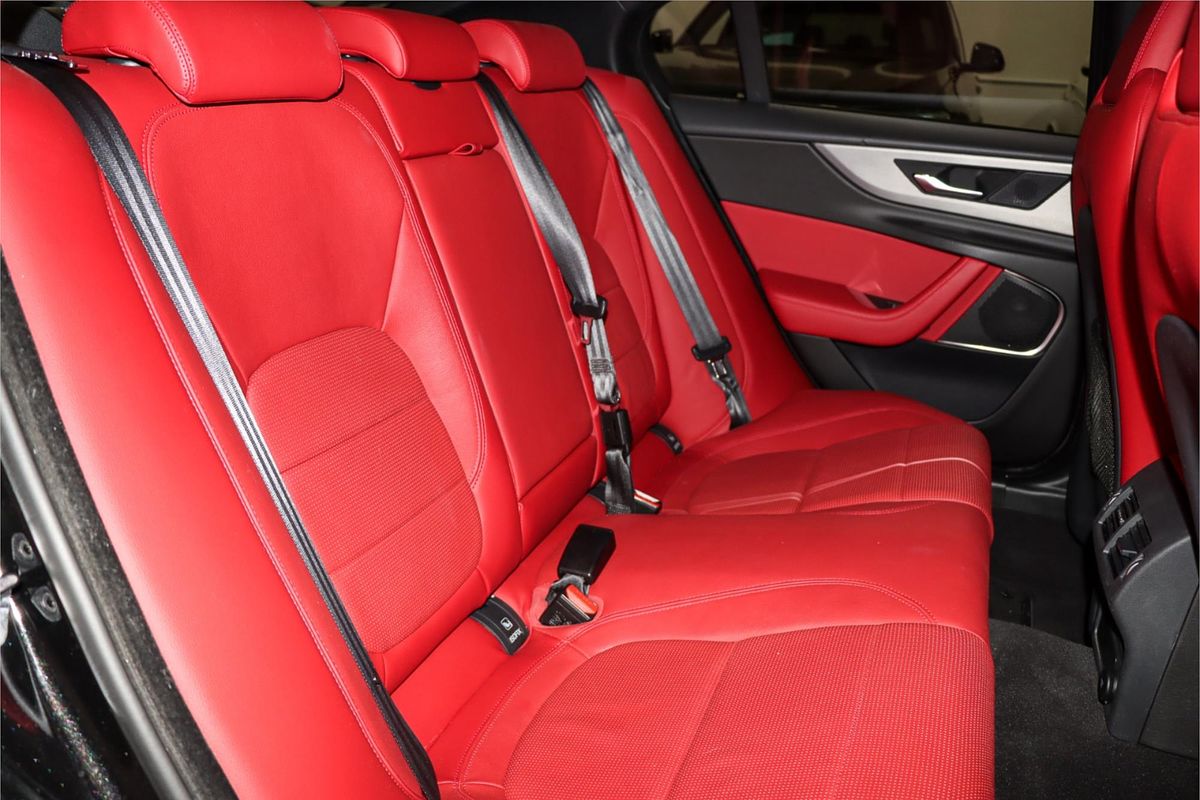 2019 Jaguar XE P300 R-Dynamic SE X760