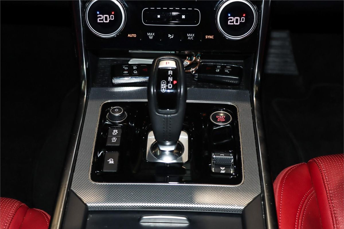 2019 Jaguar XE P300 R-Dynamic SE X760