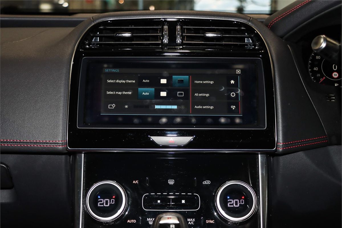 2019 Jaguar XE P300 R-Dynamic SE X760