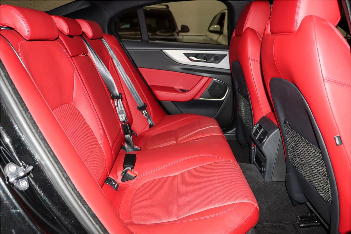2019 Jaguar XE P300 R-Dynamic SE X760