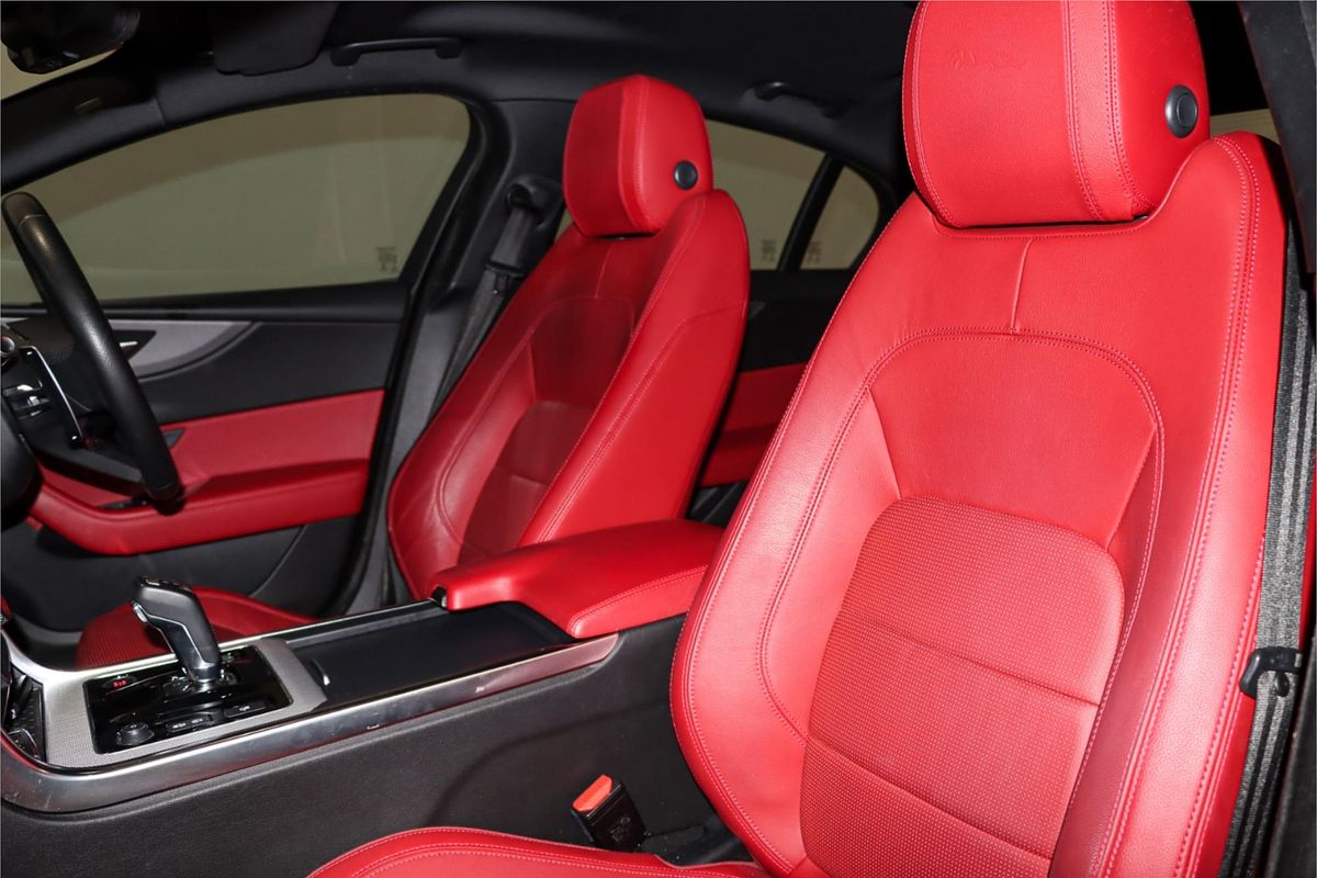 2019 Jaguar XE P300 R-Dynamic SE X760