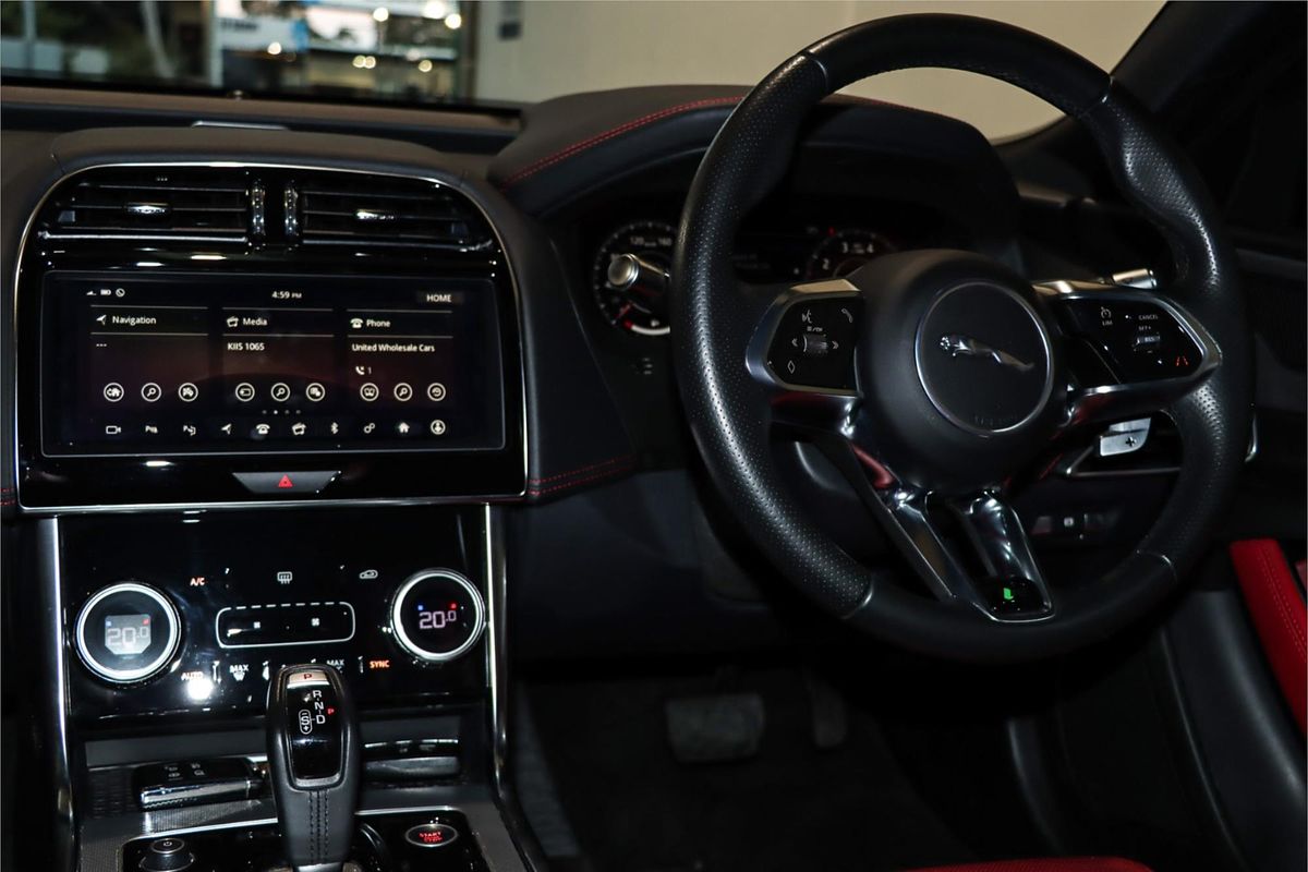 2019 Jaguar XE P300 R-Dynamic SE X760