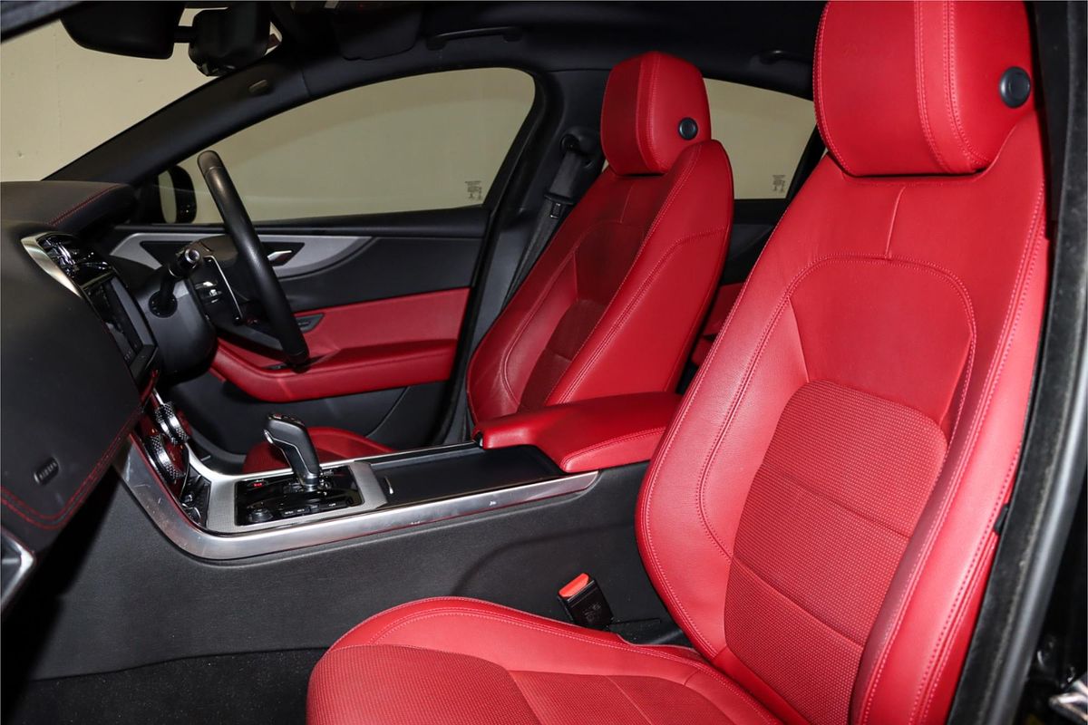 2019 Jaguar XE P300 R-Dynamic SE X760