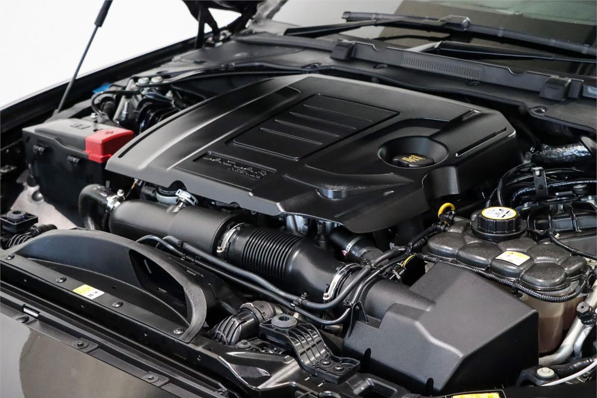 2019 Jaguar XE P300 R-Dynamic SE X760