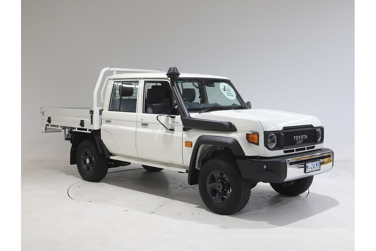 LC Military GXL 4.5L T Diesel Manual Dual Cab Chassis 7217770 001