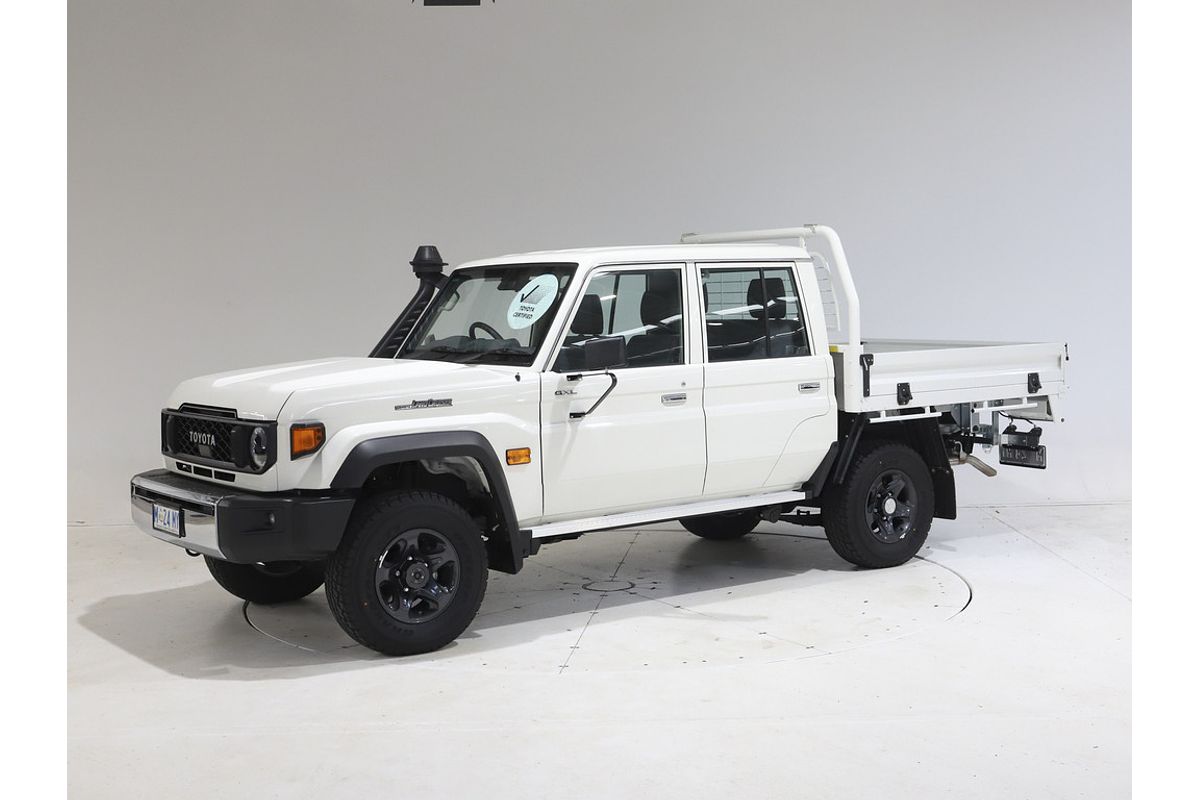 LC Military GXL 4.5L T Diesel Manual Dual Cab Chassis 7217770 001