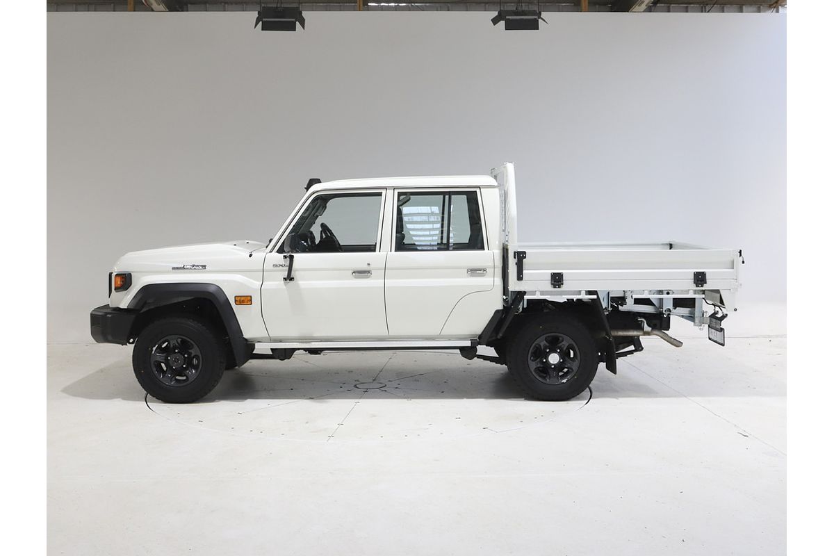 LC Military GXL 4.5L T Diesel Manual Dual Cab Chassis 7217770 001