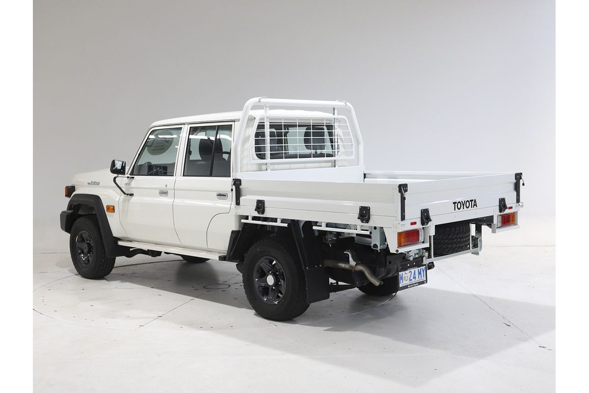 LC Military GXL 4.5L T Diesel Manual Dual Cab Chassis 7217770 001