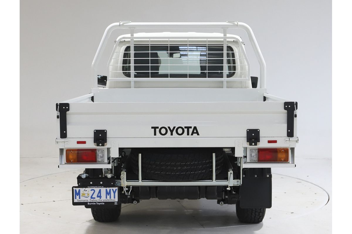 LC Military GXL 4.5L T Diesel Manual Dual Cab Chassis 7217770 001
