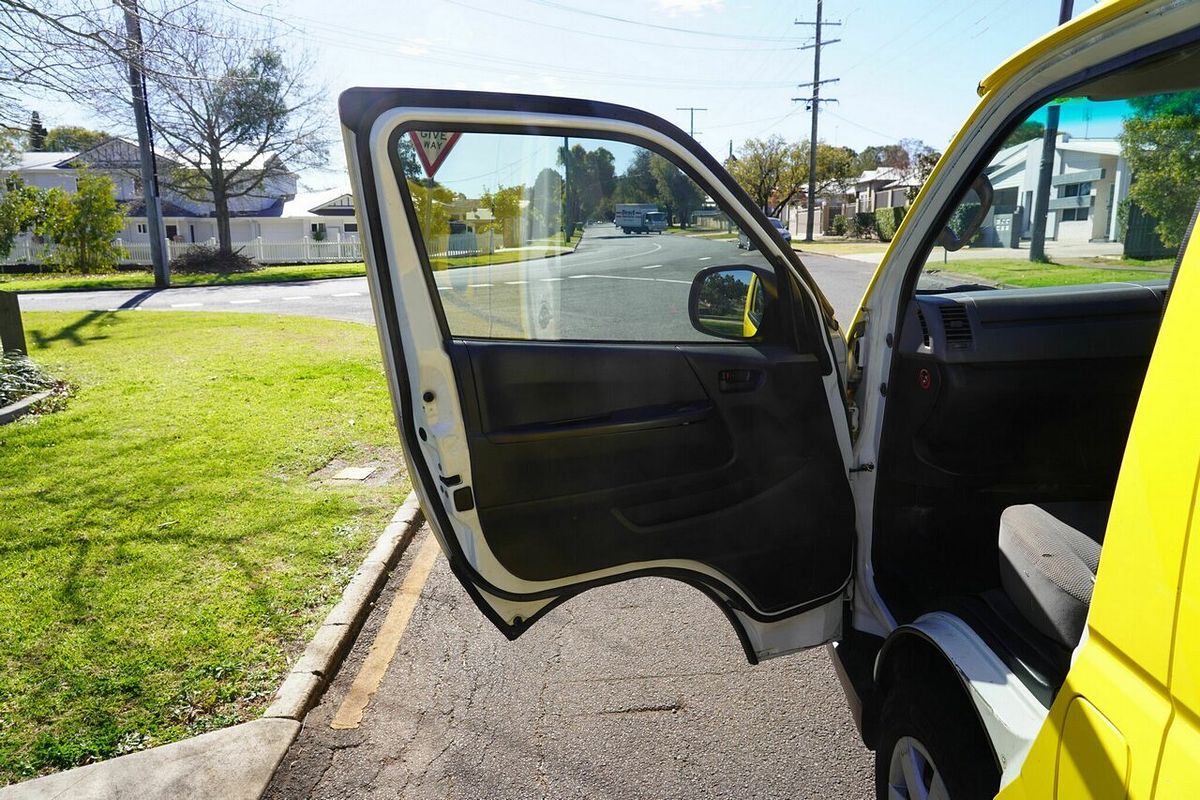 2013 Toyota Hiace KDH201R LWB