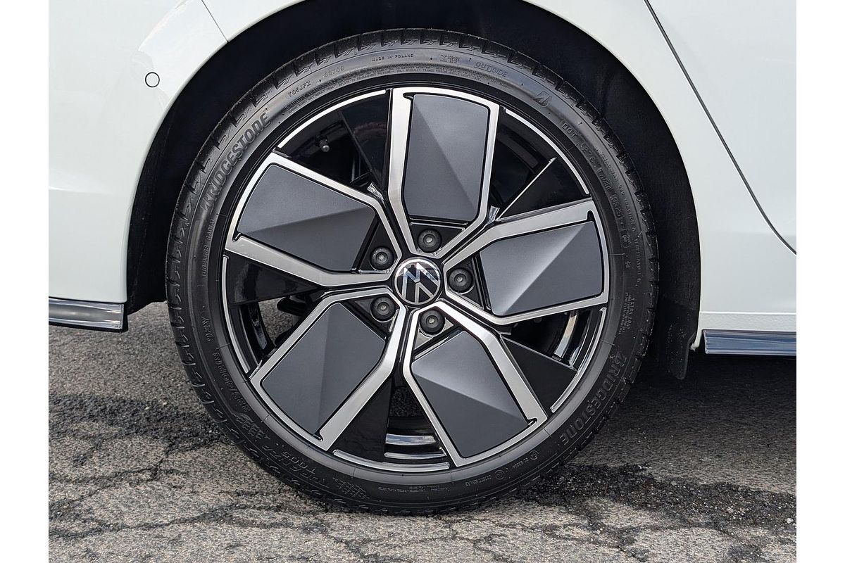 2025 Volkswagen Golf 110TSI R-Line 8.5