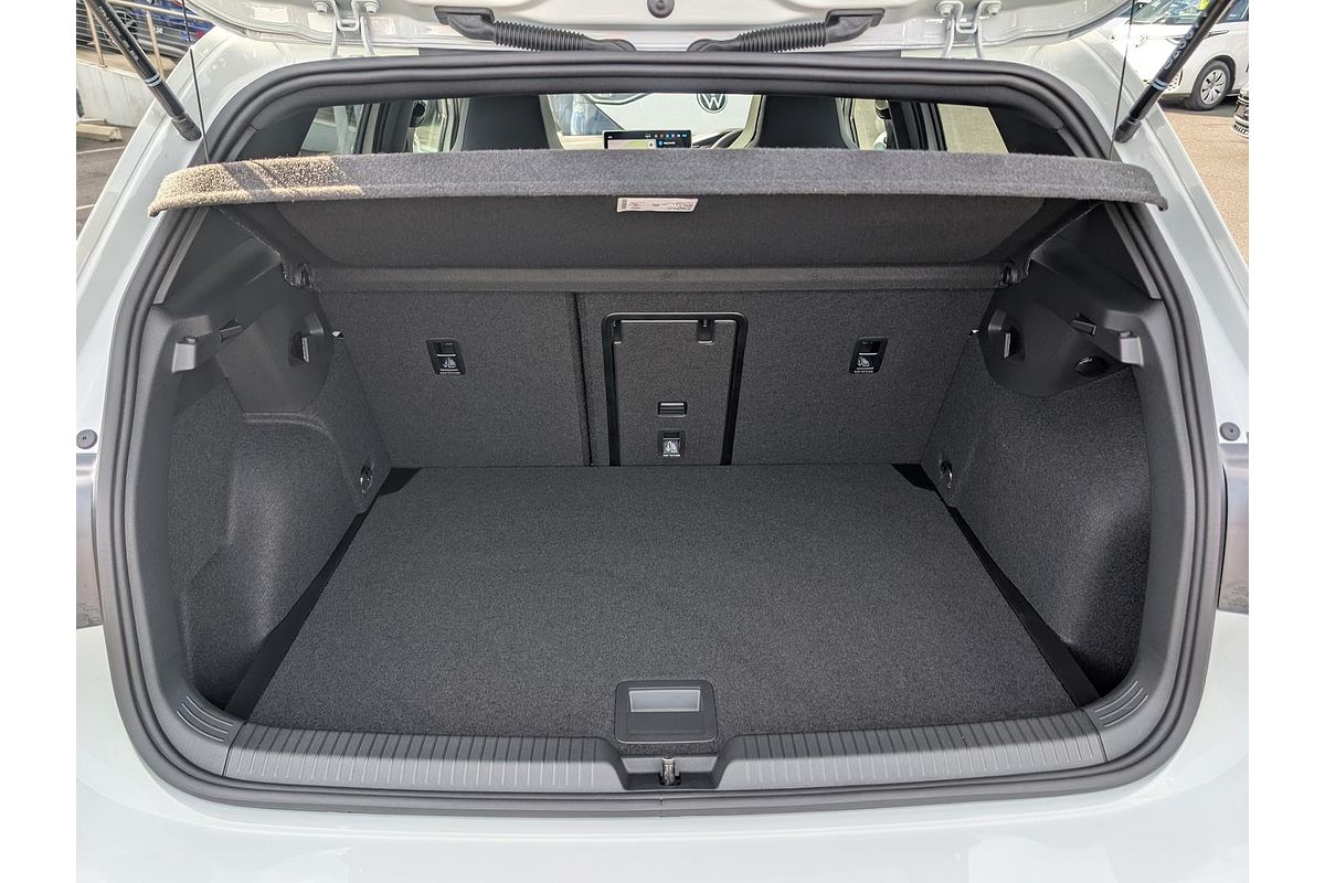 2025 Volkswagen Golf 110TSI R-Line 8.5
