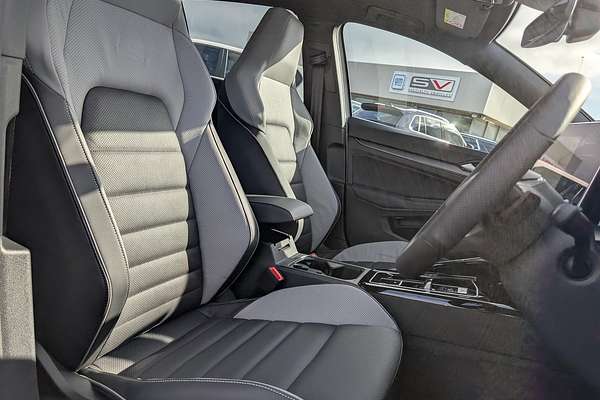 2025 Volkswagen Golf 110TSI R-Line 8.5