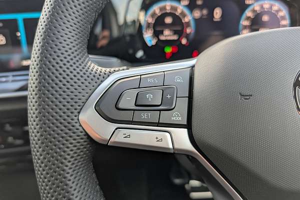 2025 Volkswagen Golf 110TSI R-Line 8.5